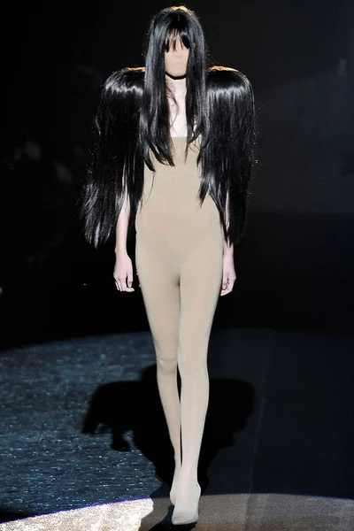 Look 19